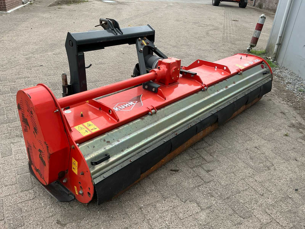 Kuhn BP305 - Hooldusniiduk: pilt 1 Kuhn BP305 - Hooldusniiduk: pilt 1