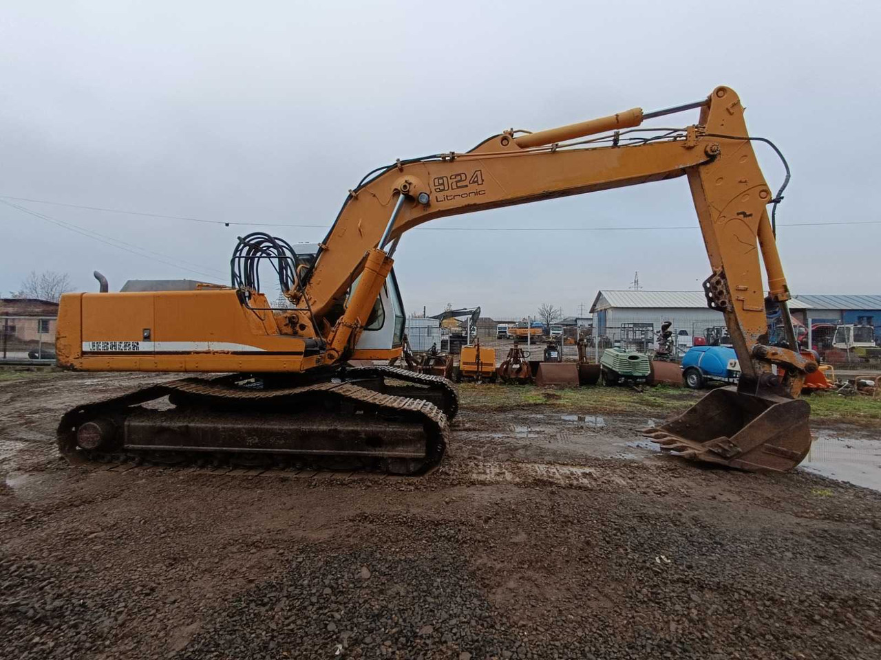 Ekskavaator LIEBHERR - 2001 - R924 - TRACKED EXCAVATOR: pilt 6