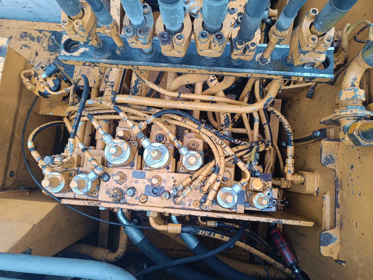 Ekskavaator LIEBHERR - 2001 - R924 - TRACKED EXCAVATOR: pilt 21