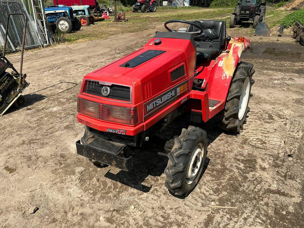 Mitsubishi MT15 - Väiketraktor: pilt 1 Mitsubishi MT15 - Väiketraktor: pilt 1