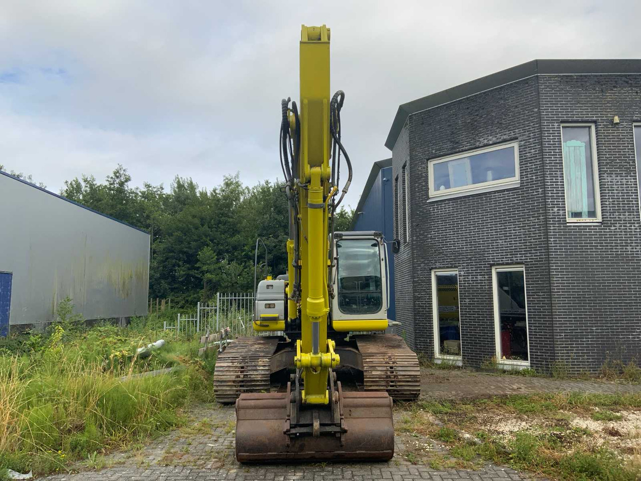 New Holland E 215B - Lintekskavaator: pilt 3 New Holland E 215B - Lintekskavaator: pilt 3