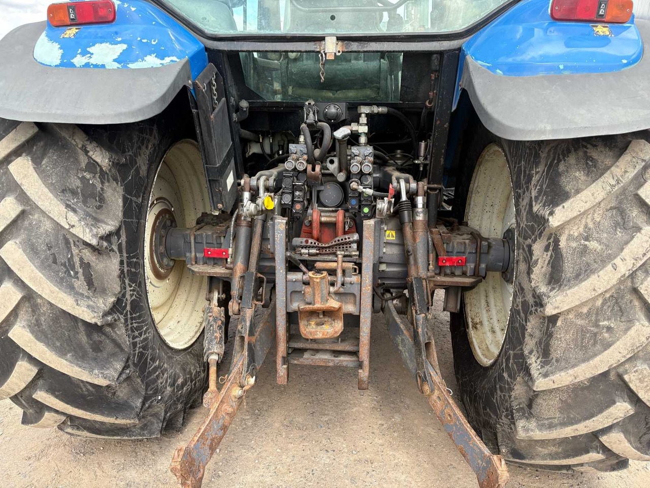 New Holland TM115 mit Frontlader - Traktor: pilt 5 New Holland TM115 mit Frontlader - Traktor: pilt 5