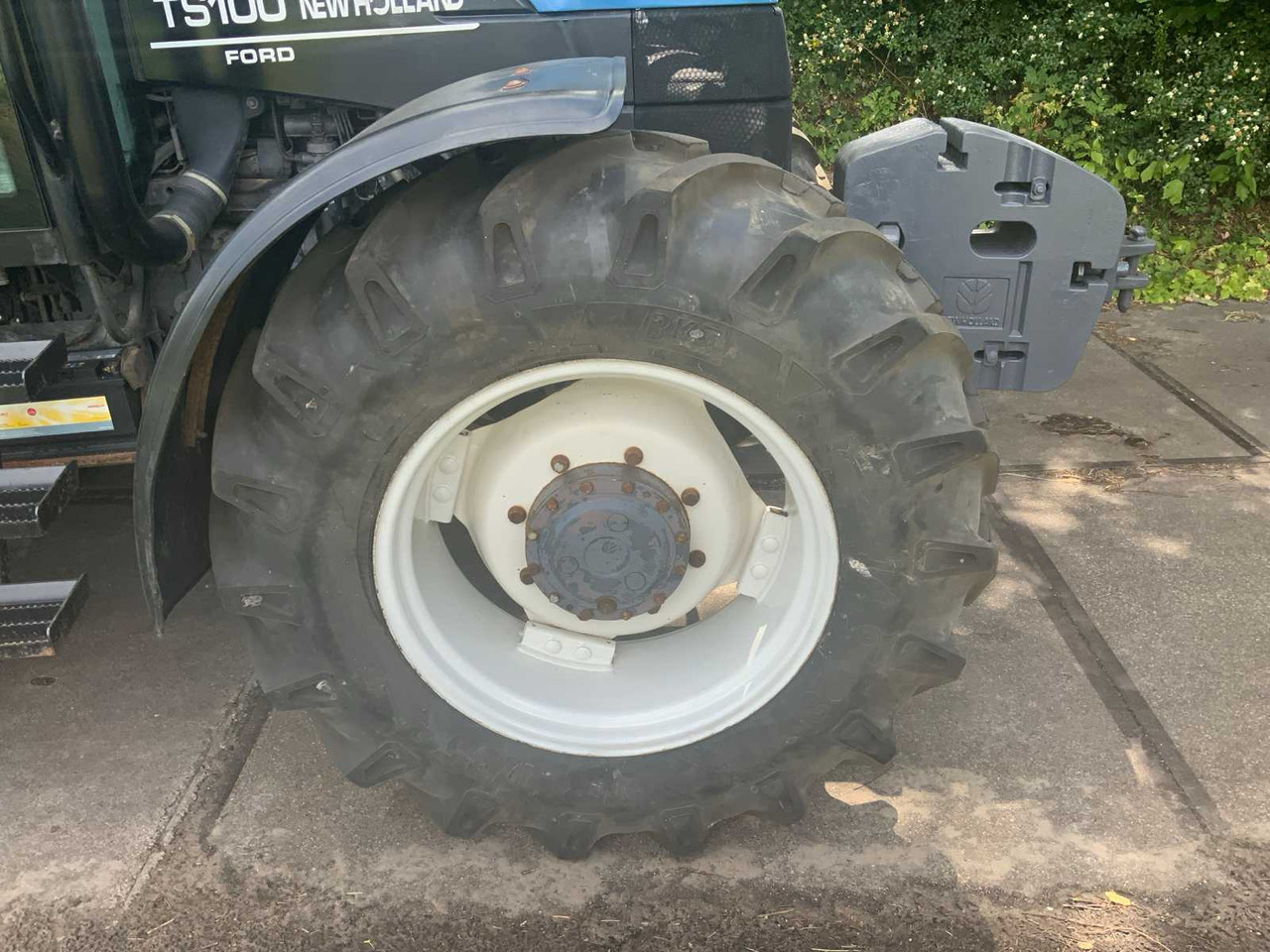 Traktor New holland TS-100: pilt 11