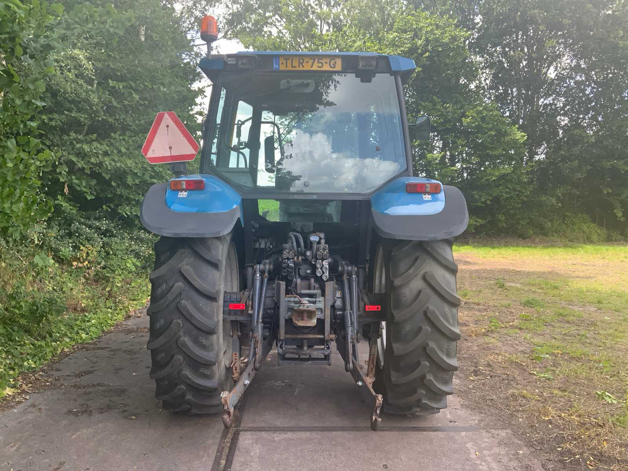 Traktor New holland TS-100: pilt 6