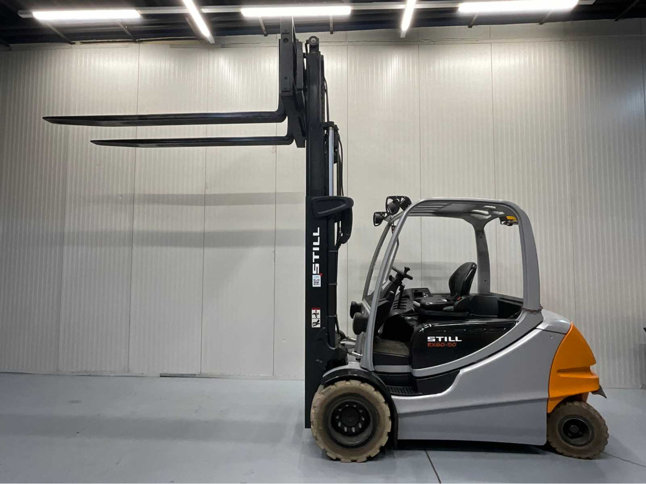 STILL 5000KG- RX60-50 - FORKLIFT TRIPLEX - FORK POSITIONER - SIDESHIFT - FREELIFT - BATTERY 2015 WITH ONLY 1121 HOURS - Kahveltõstuk: pilt 3 STILL 5000KG- RX60-50 - FORKLIFT TRIPLEX - FORK POSITIONER - SIDESHIFT - FREELIFT - BATTERY 2015 WITH ONLY 1121 HOURS - Kahveltõstuk: pilt 3
