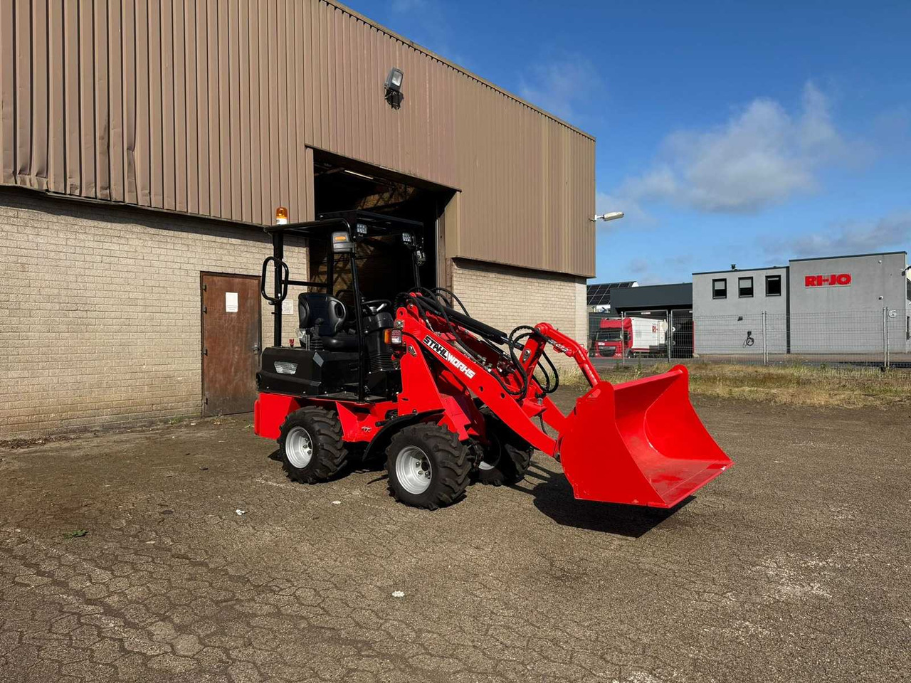 Stahlworks 2024 STAHLWORKS R906 SHOVEL - Rataslaadur: pilt 1 Stahlworks 2024 STAHLWORKS R906 SHOVEL - Rataslaadur: pilt 1