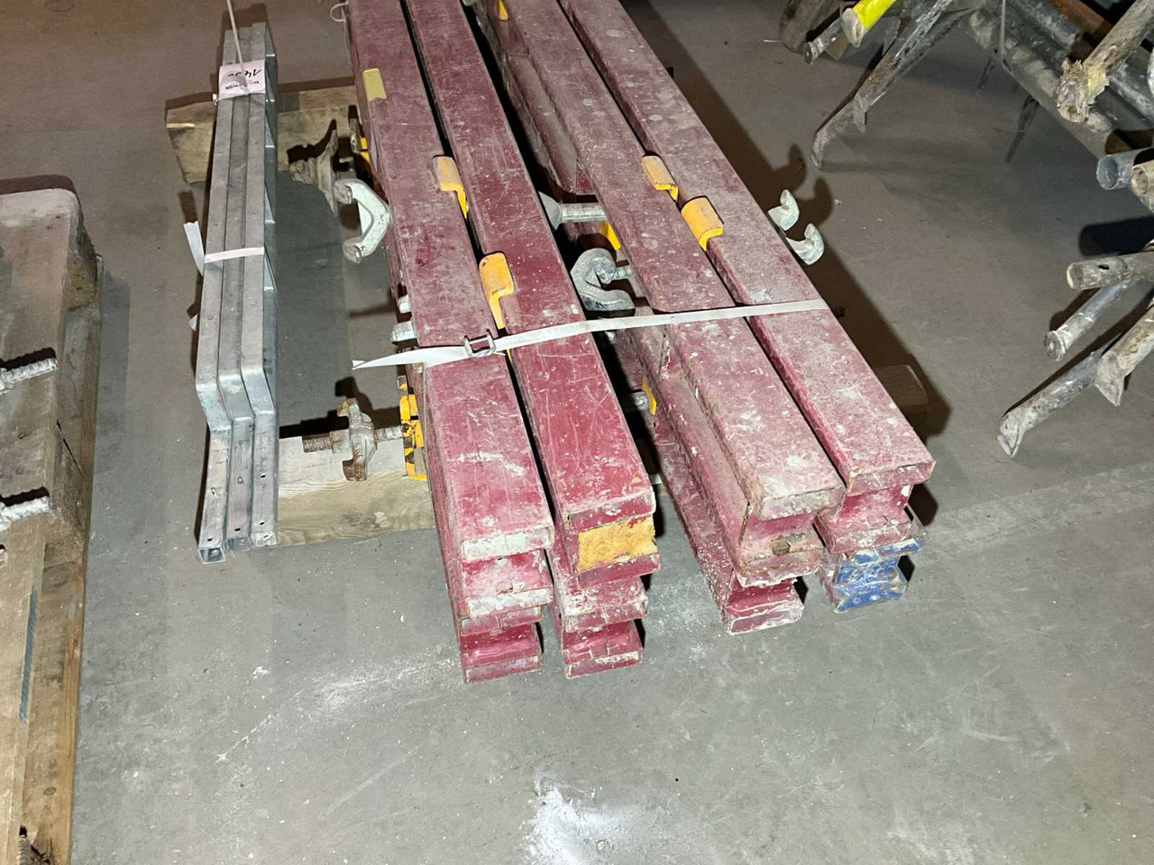 Steel wall transom (8x) - Betooniseadmed: pilt 3 Steel wall transom (8x) - Betooniseadmed: pilt 3