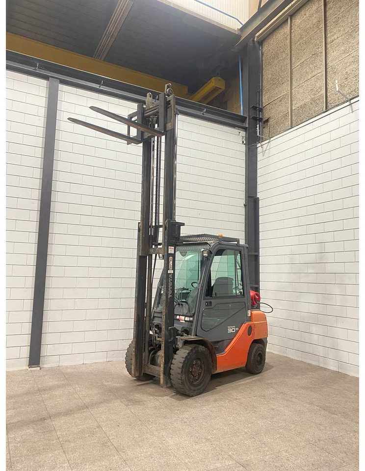 TOYOTA - 2008 - 02-8 FGF 30 - FORKLIFT - Kahveltõstuk: pilt 5 TOYOTA - 2008 - 02-8 FGF 30 - FORKLIFT - Kahveltõstuk: pilt 5