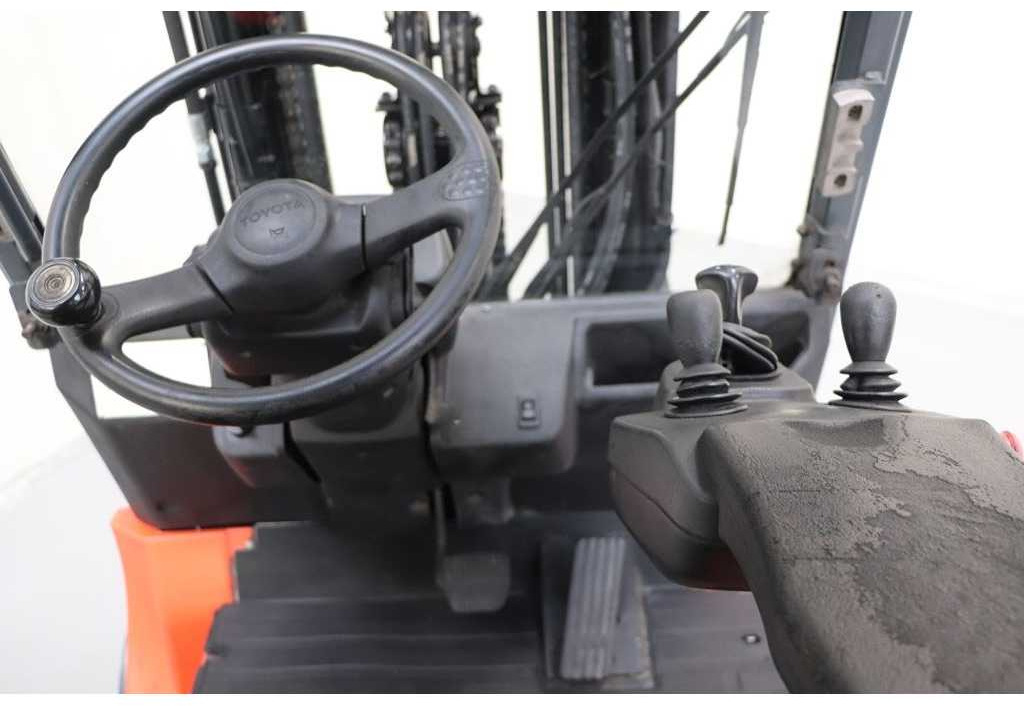 TOYOTA - 2010 - 7FBMF30 - FORKLIFT, TRIPLEX - Kahveltõstuk: pilt 3 TOYOTA - 2010 - 7FBMF30 - FORKLIFT, TRIPLEX - Kahveltõstuk: pilt 3