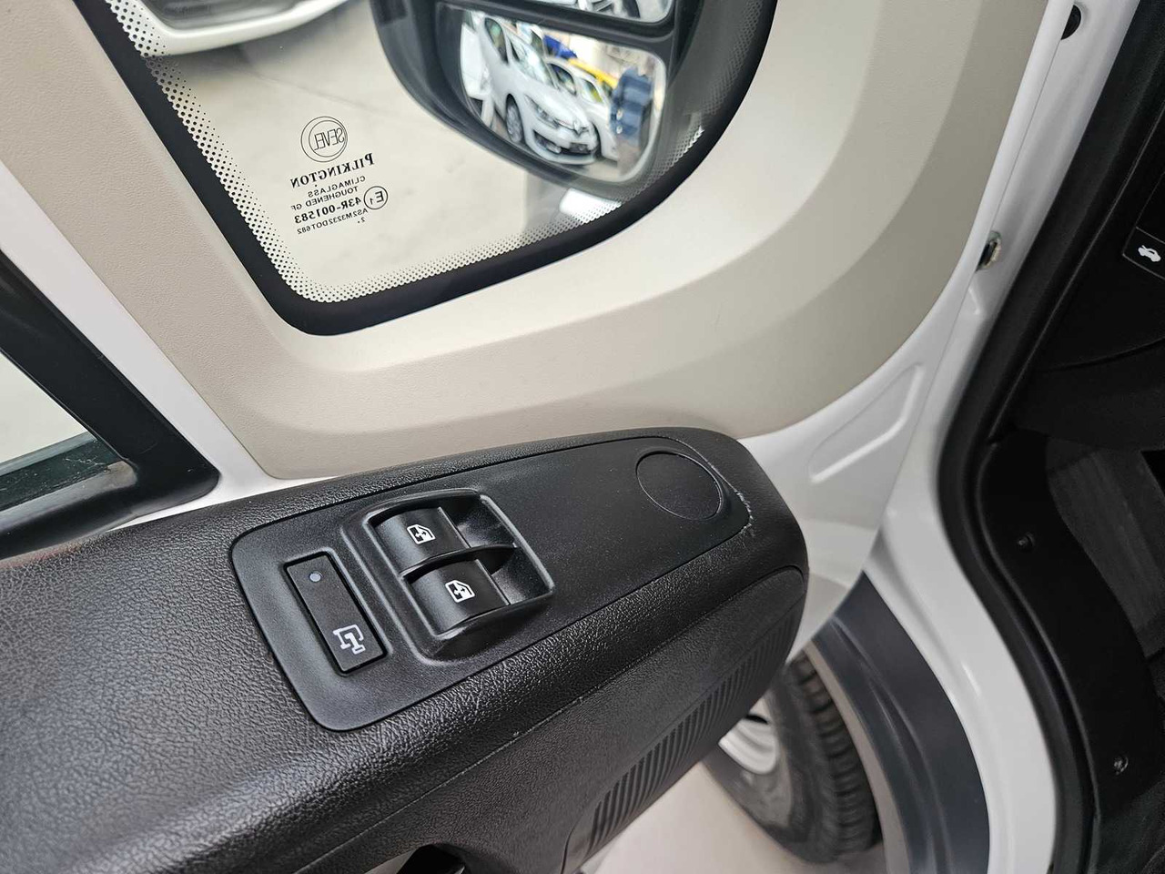 Tarbesõiduk 2013 FIAT DUCATO - DOUBLE CAB !! 52,000KM!!: pilt 16 Tarbesõiduk 2013 FIAT DUCATO - DOUBLE CAB !! 52,000KM!!: pilt 16