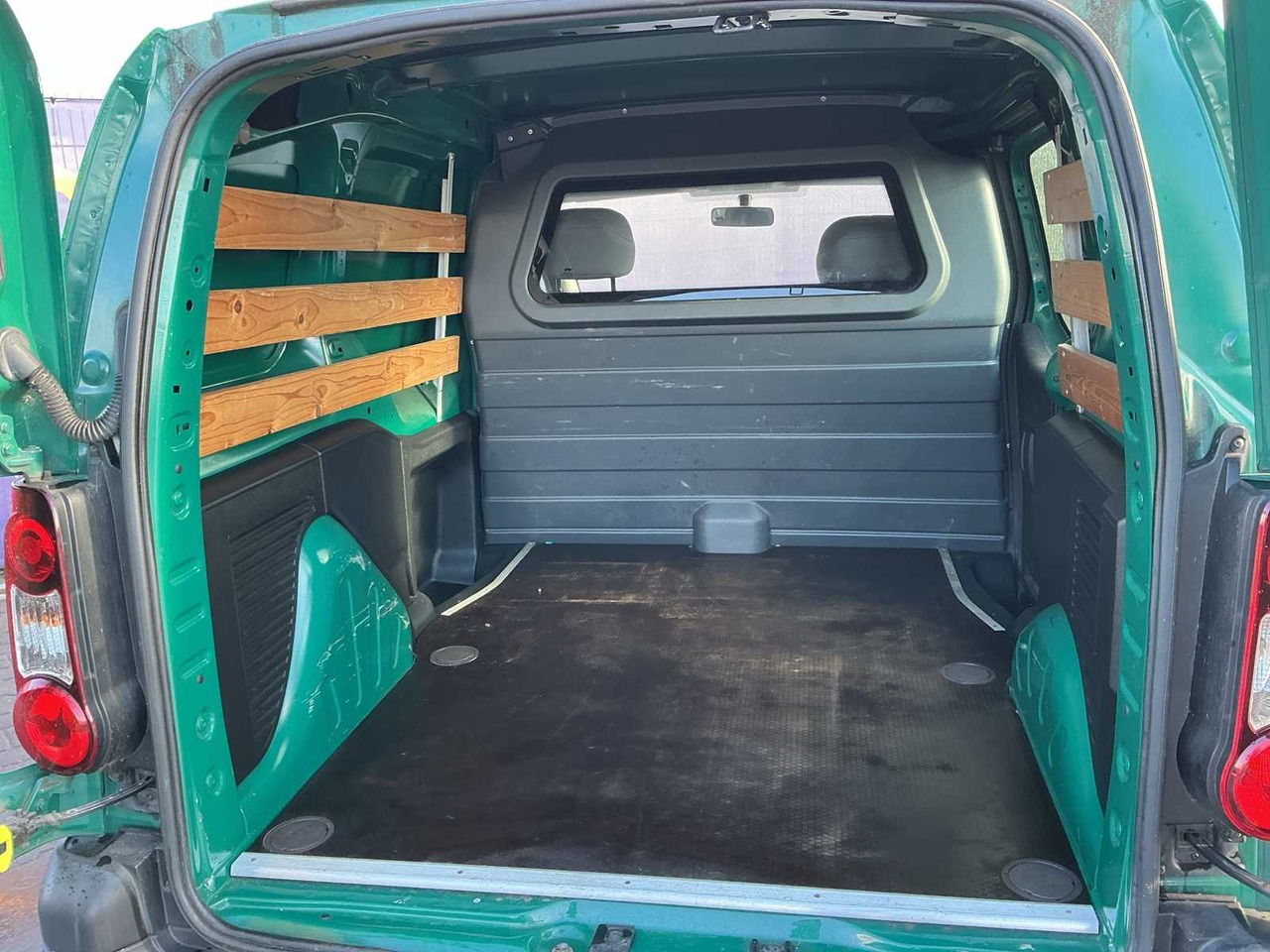 2014 - PEUGEOT - PARTNER - 120 1.6 HDI L1XR PR+ - COMMERCIAL VEHICLE - Tarbesõiduk: pilt 5 2014 - PEUGEOT - PARTNER - 120 1.6 HDI L1XR PR+ - COMMERCIAL VEHICLE - Tarbesõiduk: pilt 5