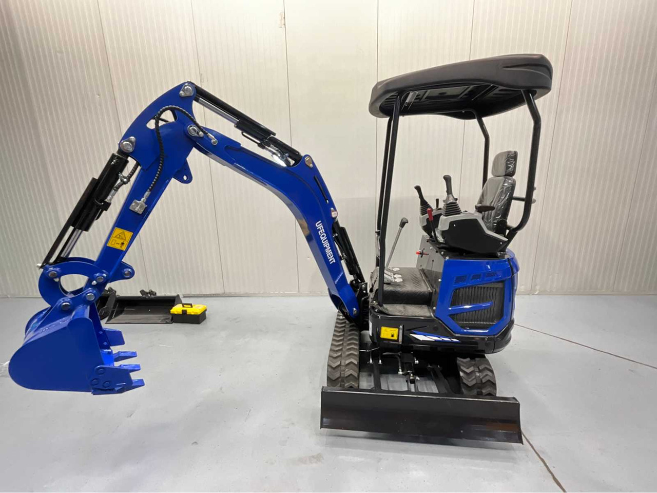 ULTRA FORCE EQUIPMENT NM-1800 KG CRAWLER EXCAVATOR DIESEL 2025 INCL. 3 BUCKETS - Ekskavaator: pilt 2 ULTRA FORCE EQUIPMENT NM-1800 KG CRAWLER EXCAVATOR DIESEL 2025 INCL. 3 BUCKETS - Ekskavaator: pilt 2