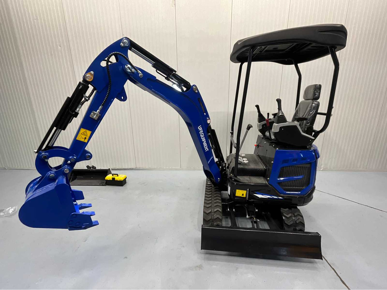 ULTRA FORCE EQUIPMENT NM-1800 KG CRAWLER EXCAVATOR DIESEL 2025 INCL. 3 BUCKETS - Ekskavaator: pilt 1 ULTRA FORCE EQUIPMENT NM-1800 KG CRAWLER EXCAVATOR DIESEL 2025 INCL. 3 BUCKETS - Ekskavaator: pilt 1