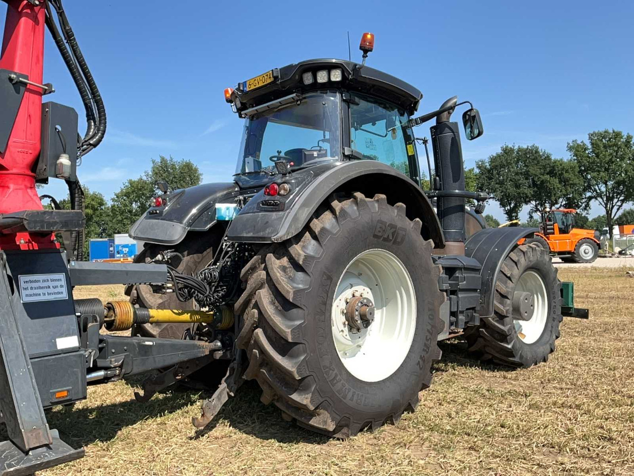 Valtra S374 - Traktor: pilt 3 Valtra S374 - Traktor: pilt 3