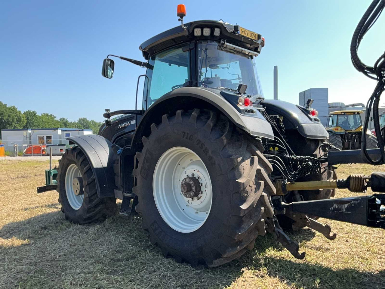 Valtra S374 - Traktor: pilt 4 Valtra S374 - Traktor: pilt 4