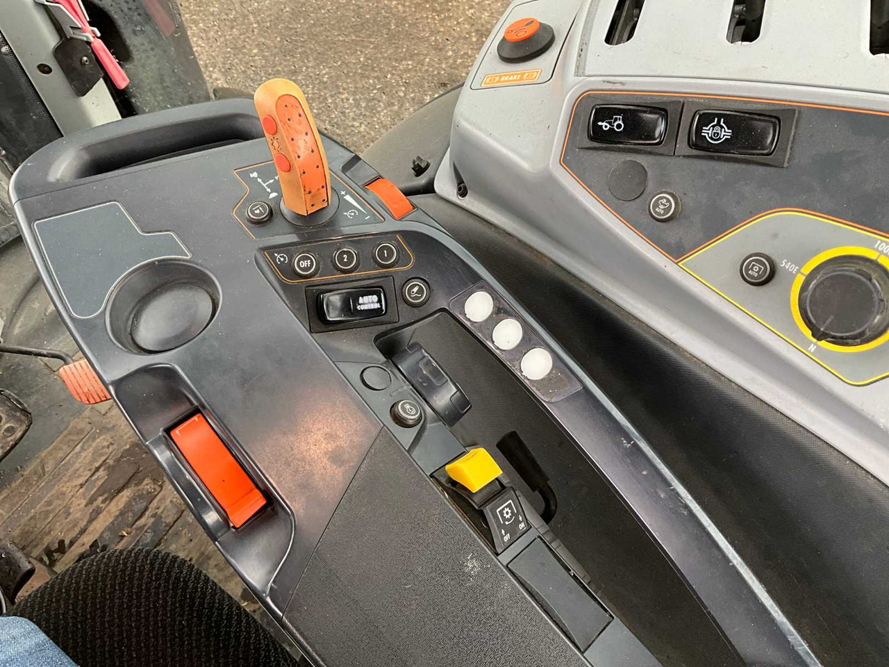 Traktor Valtra T214 A: pilt 35