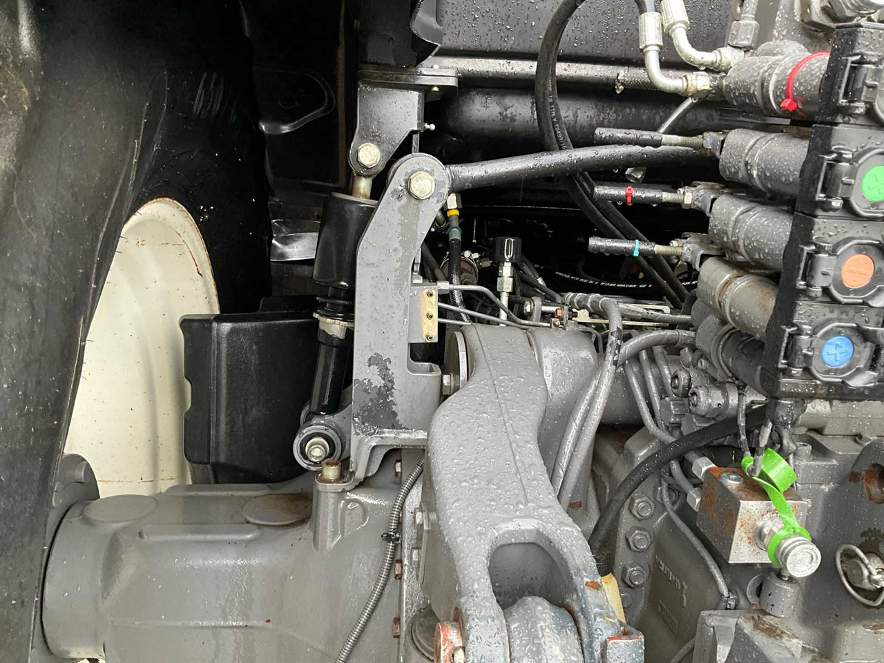Traktor Valtra T214 A: pilt 25
