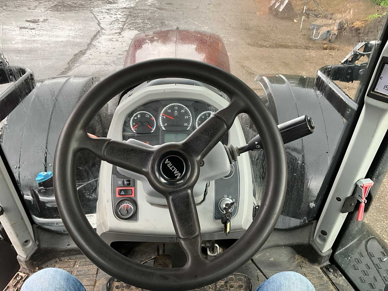 Traktor Valtra T214 A: pilt 32