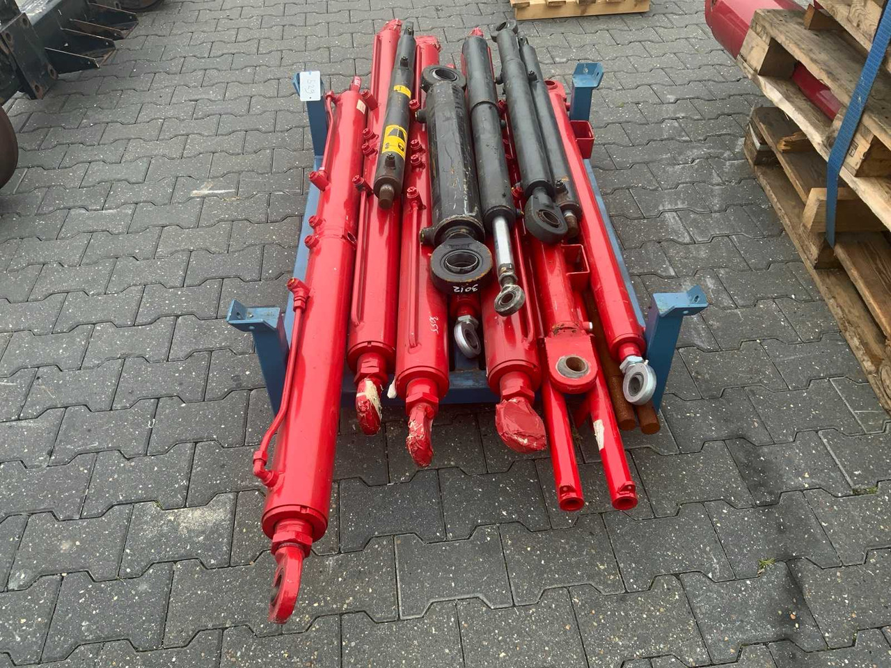 Various hydraulic cylinders for Schuitemaker (approx. 12 pieces) - Väetamisseadmed: pilt 2 Various hydraulic cylinders for Schuitemaker (approx. 12 pieces) - Väetamisseadmed: pilt 2