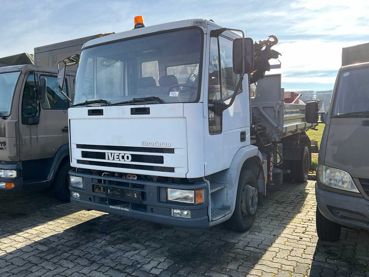 1995 IVECO 120 E 15 TRUCK WITH CRANE AND ACCESSORIES - Veoauto: pilt 1 1995 IVECO 120 E 15 TRUCK WITH CRANE AND ACCESSORIES - Veoauto: pilt 1