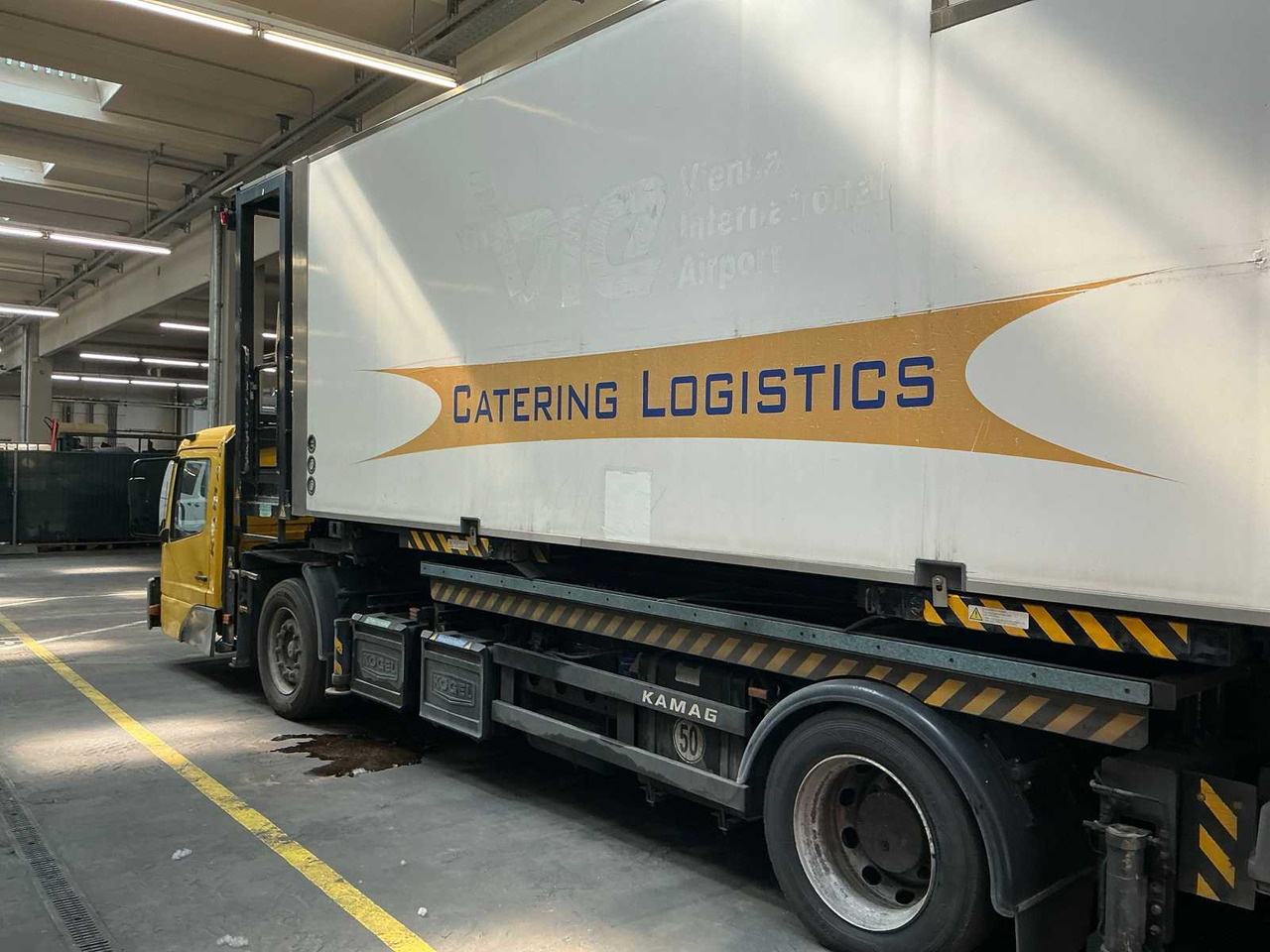 Veoauto 2002 MERCEDES-BENZ WBC22 CATERING TRUCK: pilt 6 Veoauto 2002 MERCEDES-BENZ WBC22 CATERING TRUCK: pilt 6