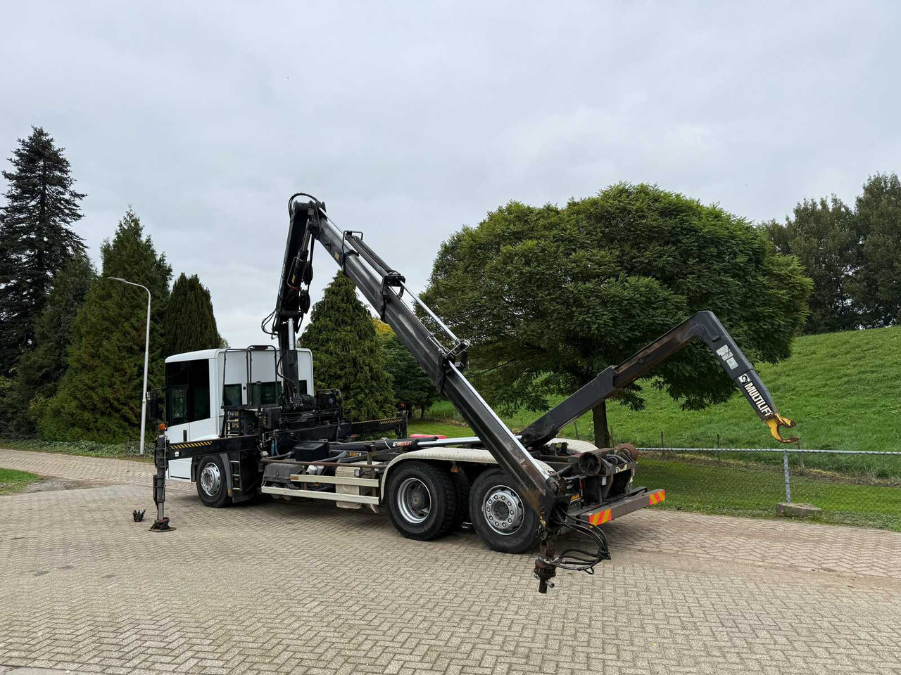 Veoauto 2007 MERCEDES-BENZ ECONIC CRANE TRUCK HIAB 220 - 6X2: pilt 16 Veoauto 2007 MERCEDES-BENZ ECONIC CRANE TRUCK HIAB 220 - 6X2: pilt 16