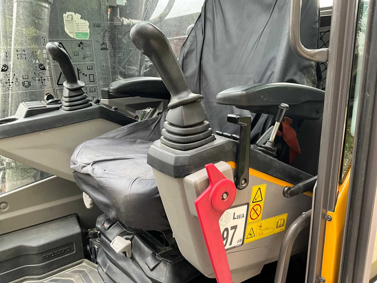 Lintekskavaator Volvo ECR145EL: pilt 38