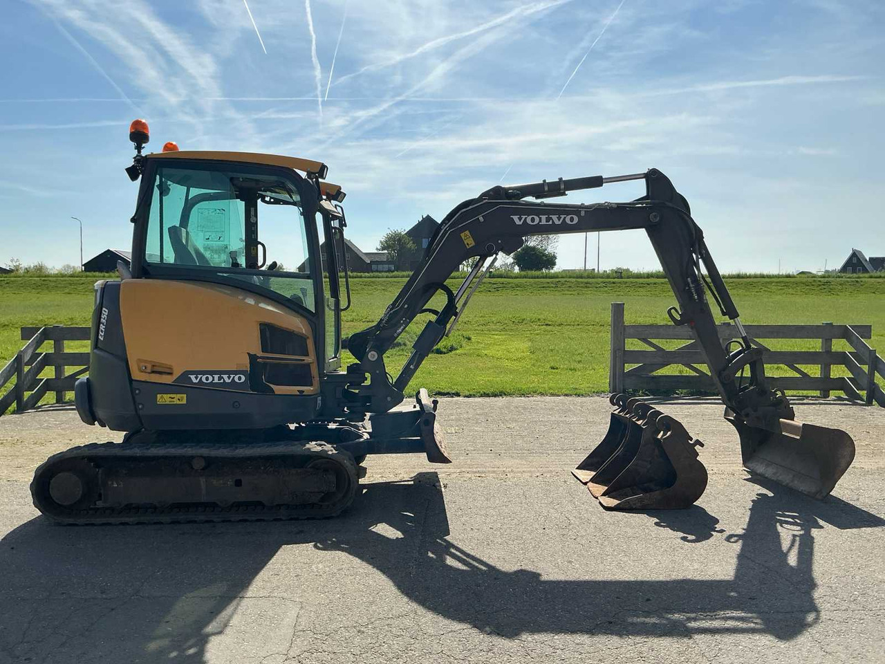 Volvo ECR35D - Lintekskavaator: pilt 4 Volvo ECR35D - Lintekskavaator: pilt 4