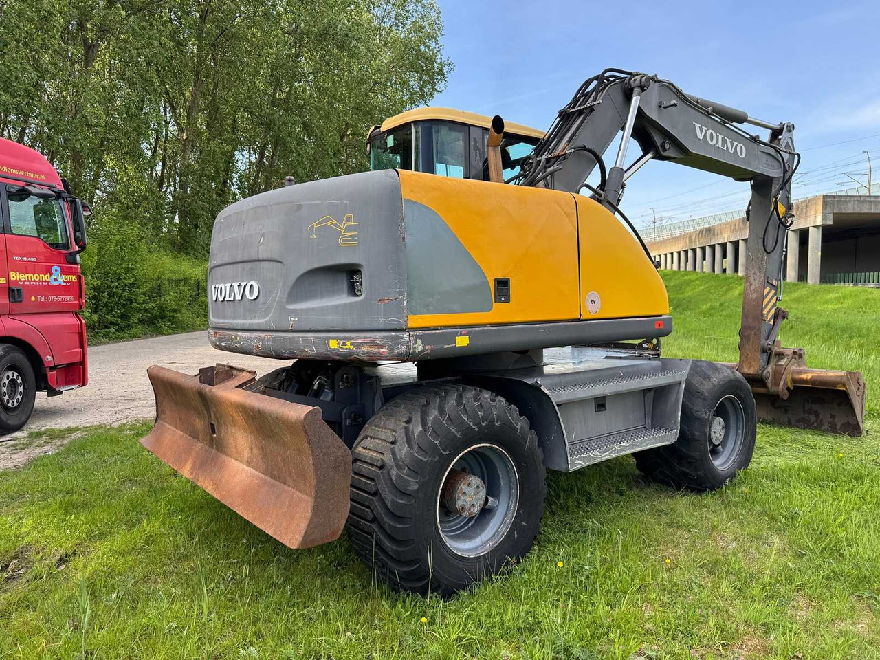 Ratastel ekskavaator Volvo EW140: pilt 7