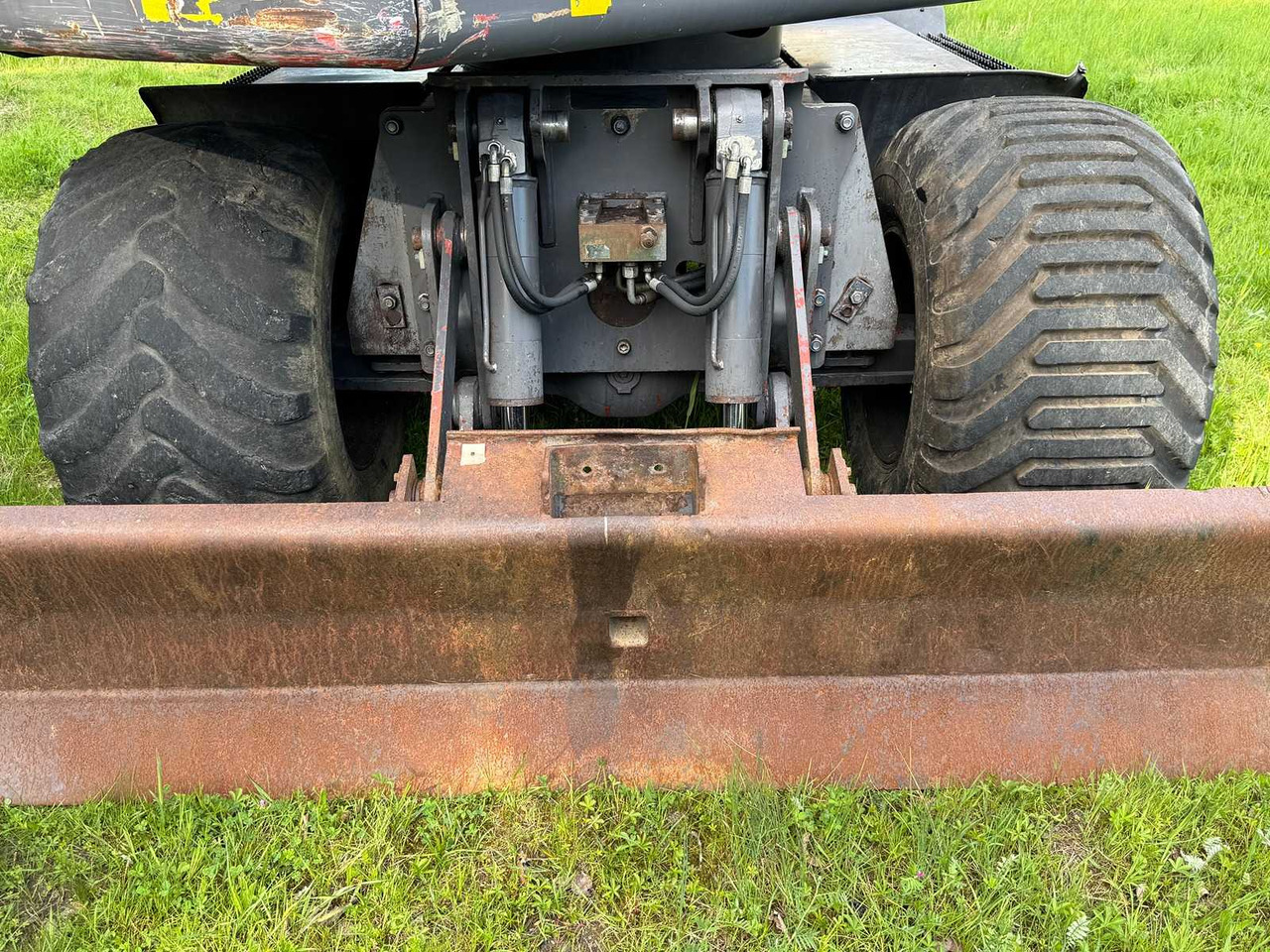 Ratastel ekskavaator Volvo EW140: pilt 13