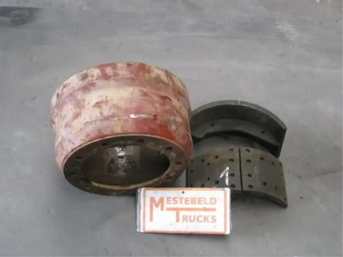 Iveco Remtrommel + voering Eurotrakker 8x8 - Piduriosad - Veoauto: pilt 1 Iveco Remtrommel + voering Eurotrakker 8x8 - Piduriosad - Veoauto: pilt 1