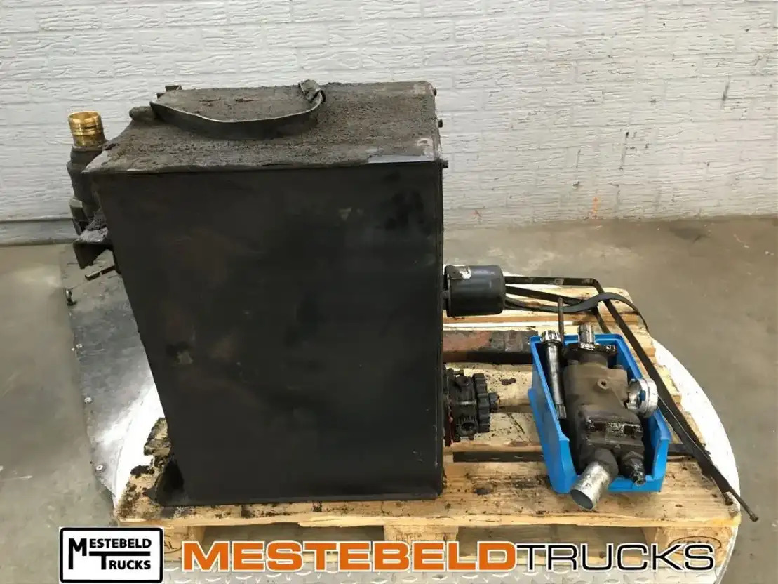 MAN PTO pomp + as + olietank - Hüdraulika - Veoauto: pilt 1 MAN PTO pomp + as + olietank - Hüdraulika - Veoauto: pilt 1