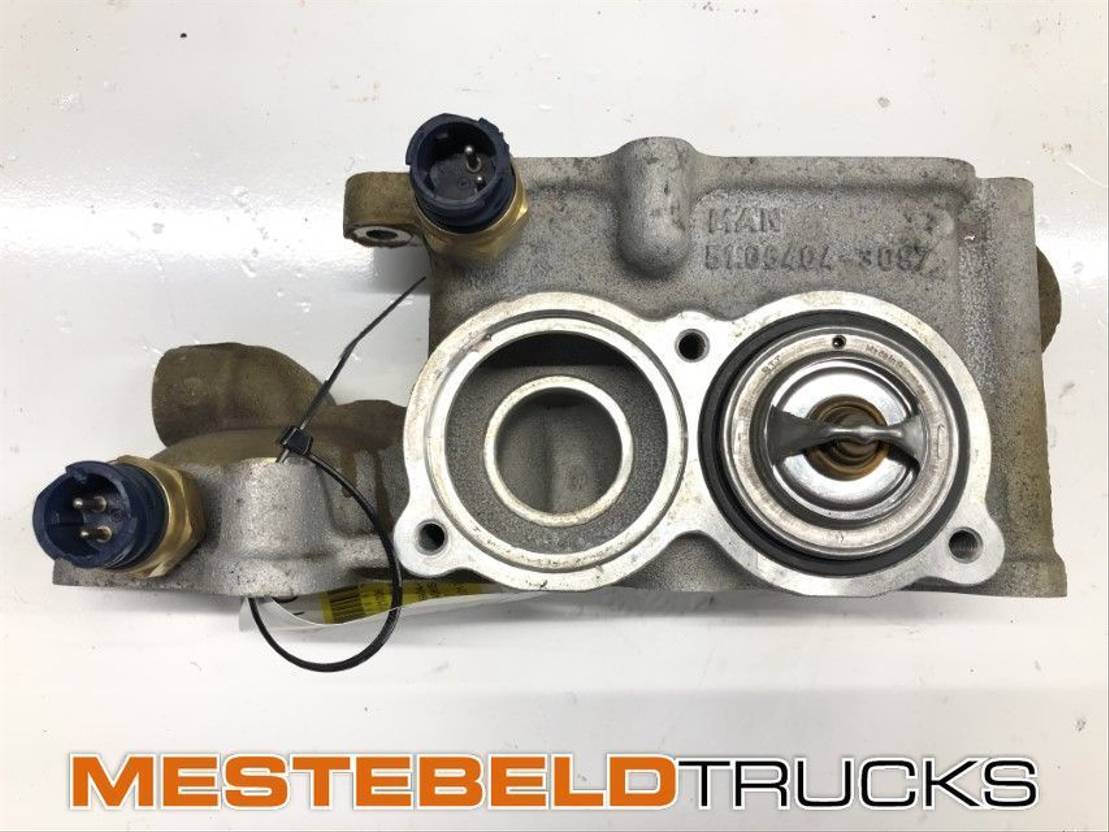 MAN Thermostaathuis D2676 - Mootor ja varuosad - Veoauto: pilt 1 MAN Thermostaathuis D2676 - Mootor ja varuosad - Veoauto: pilt 1