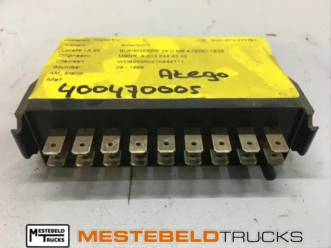 Mercedes-Benz Knipperlicht module - Elektrisüsteem - Veoauto: pilt 1 Mercedes-Benz Knipperlicht module - Elektrisüsteem - Veoauto: pilt 1