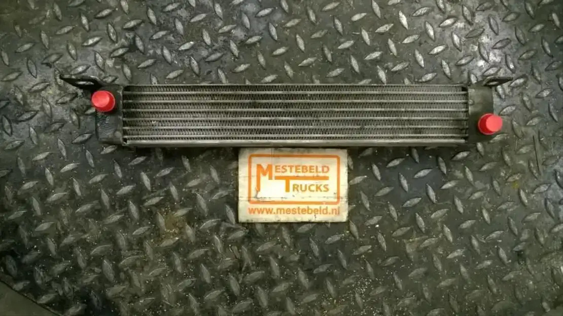 Mercedes-Benz Motoroliekoeler Econic - Mootor ja varuosad - Veoauto: pilt 1 Mercedes-Benz Motoroliekoeler Econic - Mootor ja varuosad - Veoauto: pilt 1