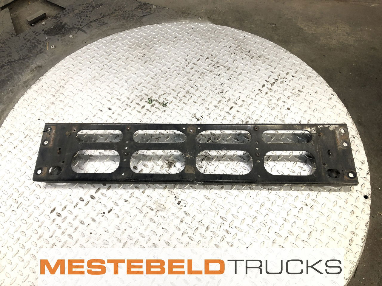 Volvo Frame ondergrille FH2 - Raam/ Konstruktsioon - Veoauto: pilt 1 Volvo Frame ondergrille FH2 - Raam/ Konstruktsioon - Veoauto: pilt 1