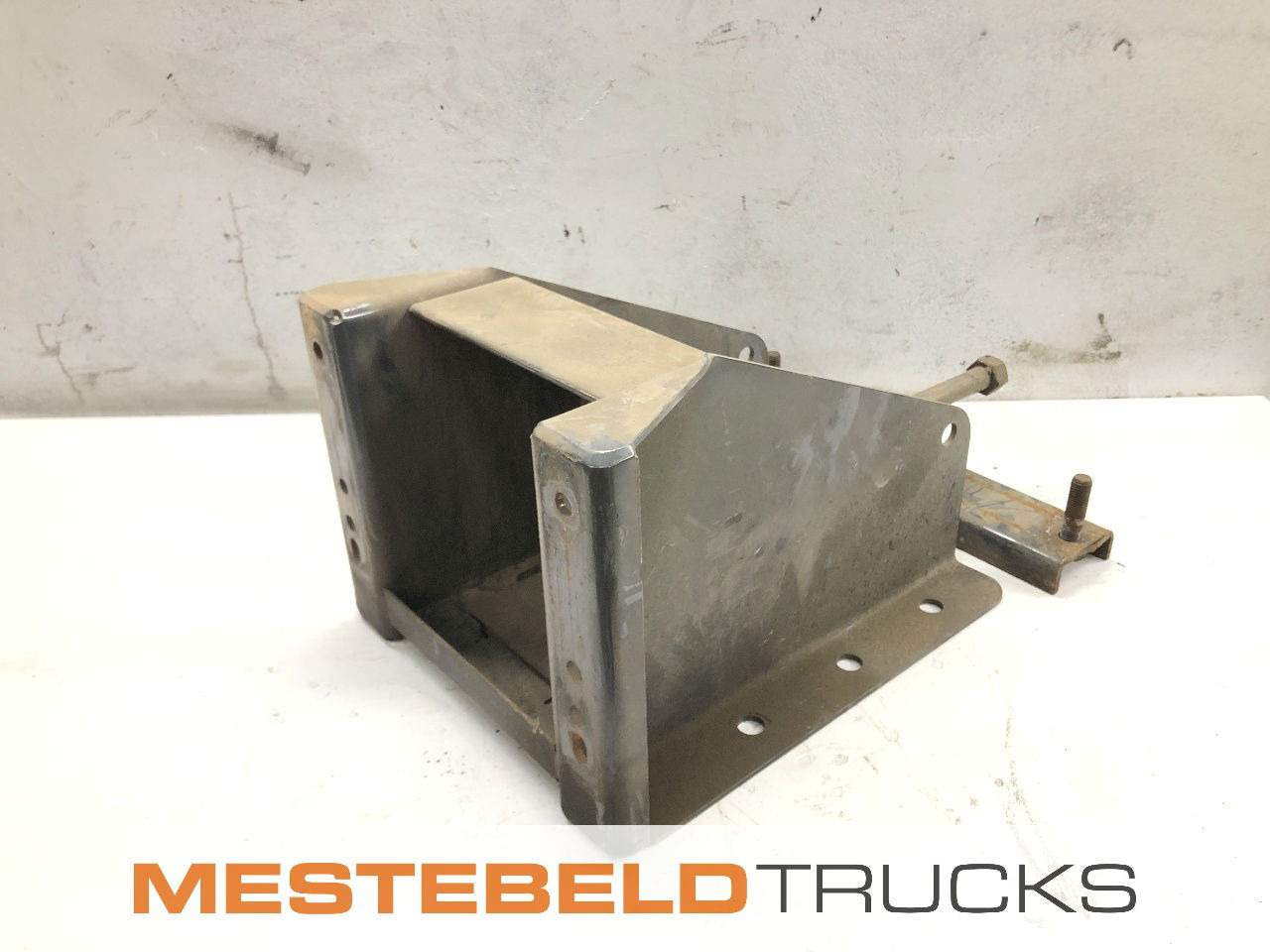 Volvo Reservewiel houder FL - Raam/ Konstruktsioon - Veoauto: pilt 1 Volvo Reservewiel houder FL - Raam/ Konstruktsioon - Veoauto: pilt 1