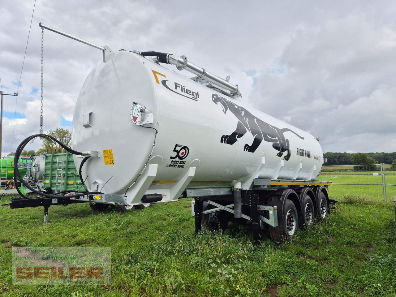 Fliegl STF 30.000 Truck-Line Dreiachs Zubringerfass - Lägapütt: pilt 1 Fliegl STF 30.000 Truck-Line Dreiachs Zubringerfass - Lägapütt: pilt 1