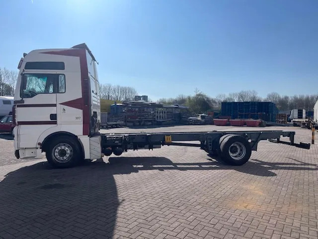 MAN TGA 18.460 Euro 3 Manual-gear Retarder - Kabiinišassiiga veoauto: pilt 4 MAN TGA 18.460 Euro 3 Manual-gear Retarder - Kabiinišassiiga veoauto: pilt 4