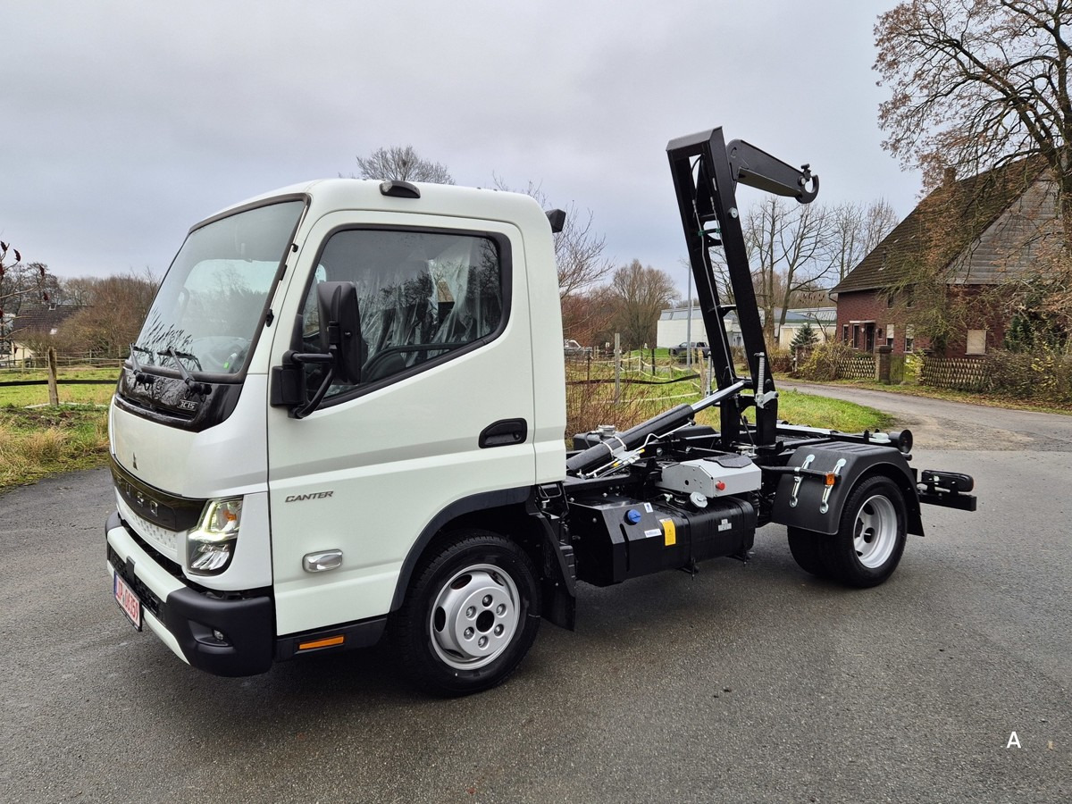FUSO 3C15 Duonic Aut.City Abrollkipper AHK 3.5T - Konkstõstukiga veoauto: pilt 1 FUSO 3C15 Duonic Aut.City Abrollkipper AHK 3.5T - Konkstõstukiga veoauto: pilt 1