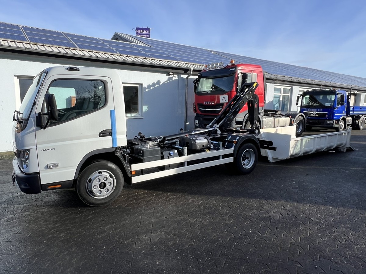 FUSO Canter FUSO 7C18 City Abrollkipper Miete - Konkstõstukiga veoauto: pilt 3 FUSO Canter FUSO 7C18 City Abrollkipper Miete - Konkstõstukiga veoauto: pilt 3