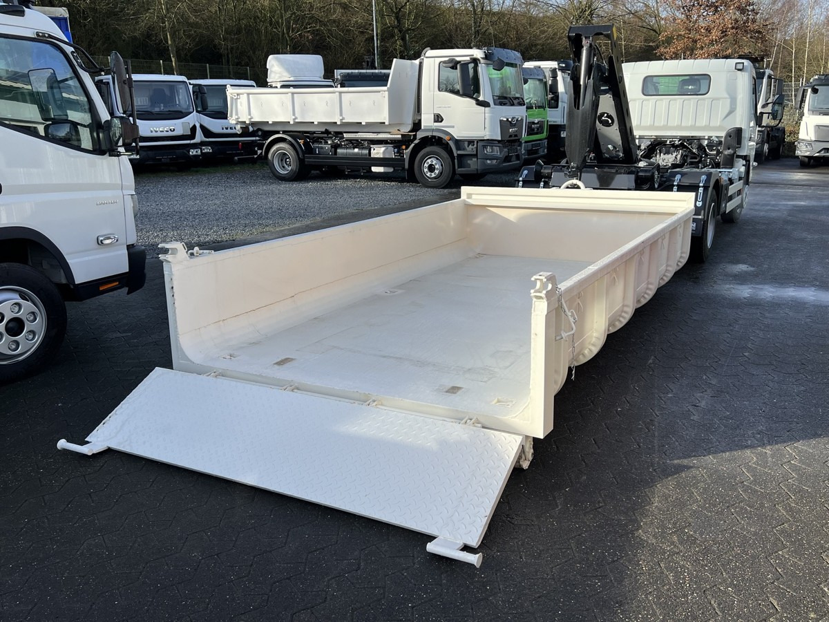 FUSO Canter FUSO 7C18 City Abrollkipper Miete - Konkstõstukiga veoauto: pilt 4 FUSO Canter FUSO 7C18 City Abrollkipper Miete - Konkstõstukiga veoauto: pilt 4