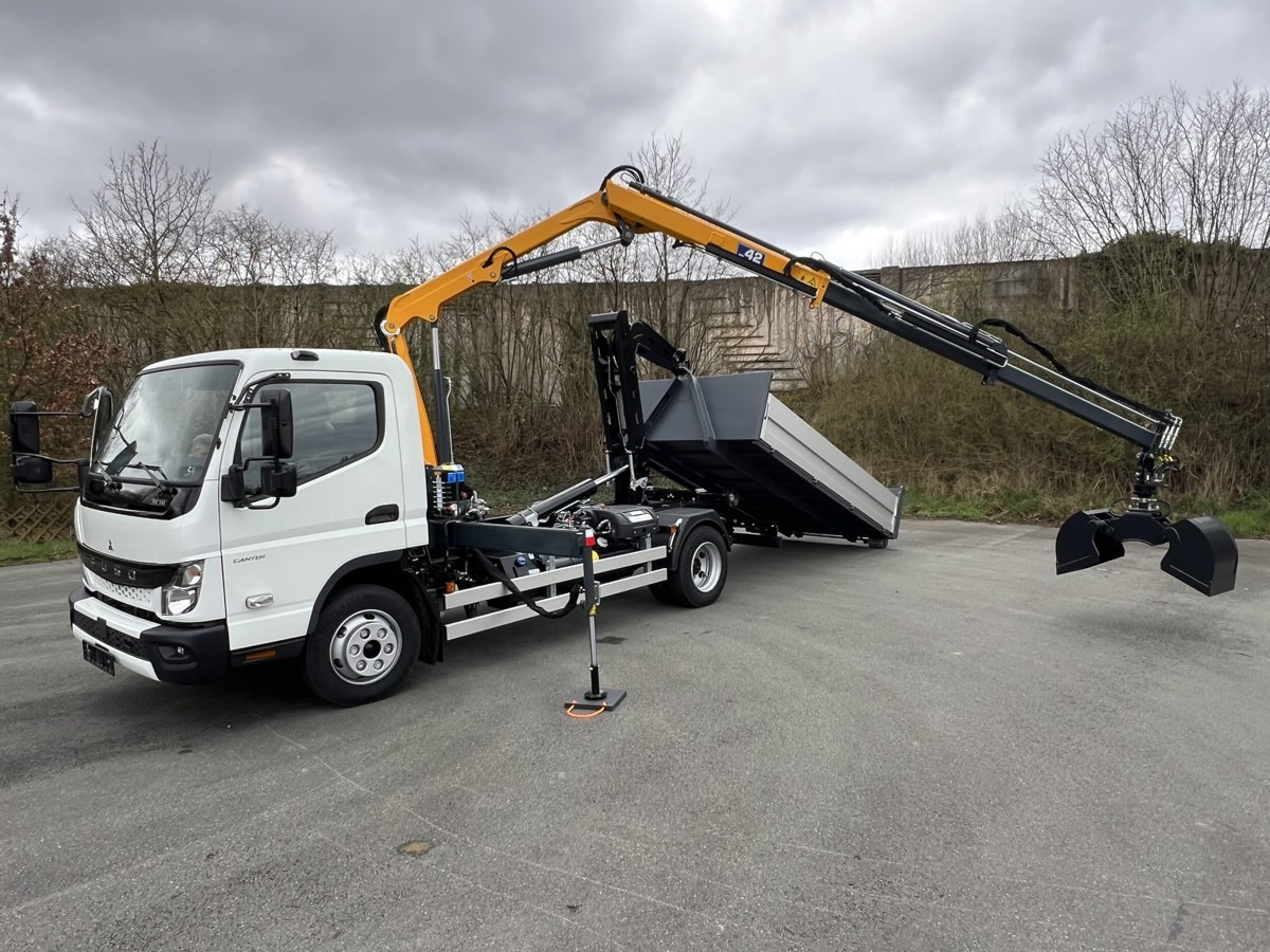 FUSO FUSO 9C18 City Abrollkipper + Ladekran m.Greifer - Konkstõstukiga veoauto, Kraanaga veoauto: pilt 1 FUSO FUSO 9C18 City Abrollkipper + Ladekran m.Greifer - Konkstõstukiga veoauto, Kraanaga veoauto: pilt 1
