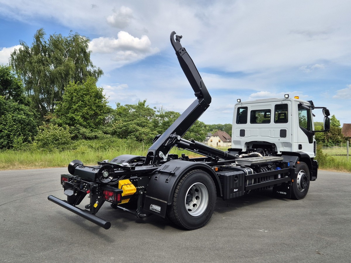 IVECO Euro Cargo 180E32 4x2 Abrollkipper Teleskoparm - Konkstõstukiga veoauto: pilt 4 IVECO Euro Cargo 180E32 4x2 Abrollkipper Teleskoparm - Konkstõstukiga veoauto: pilt 4