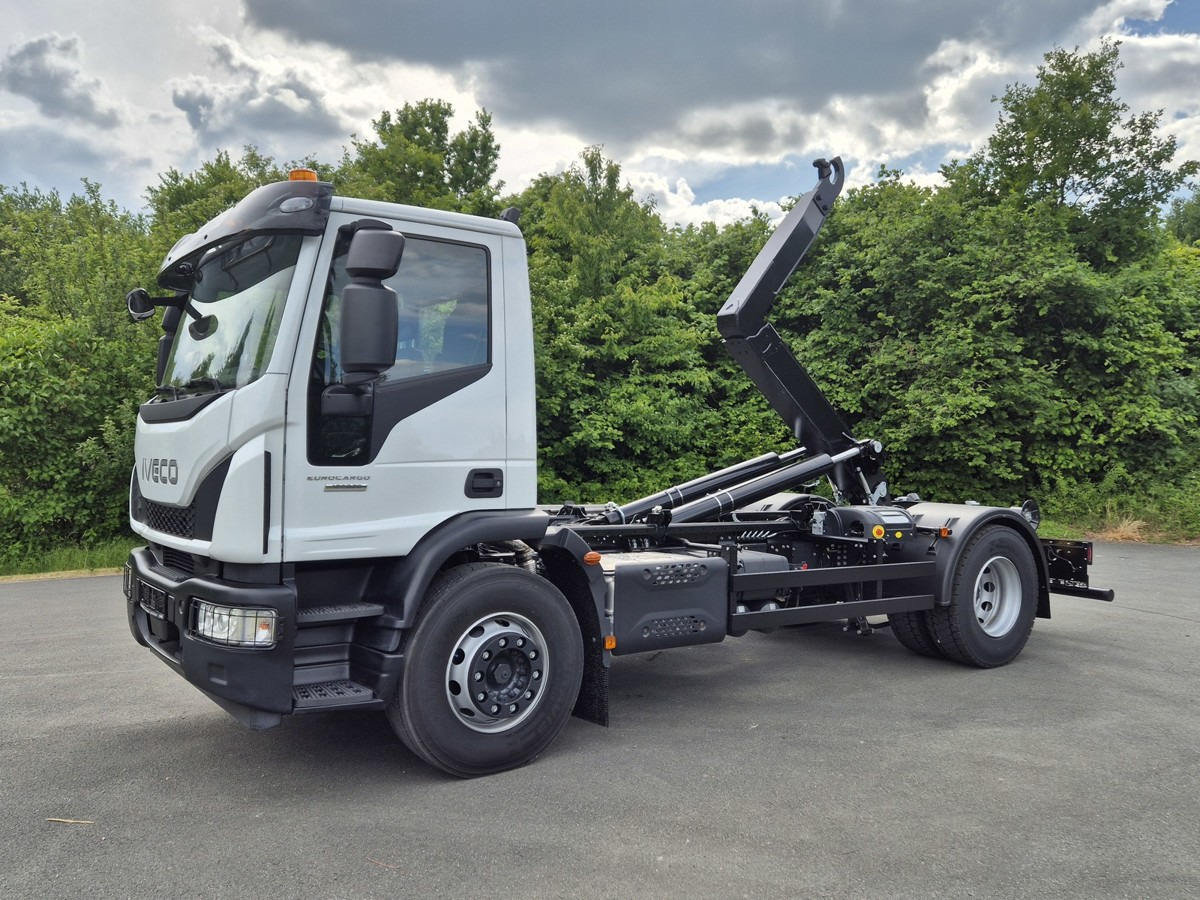 IVECO Euro Cargo 180E32 4x2 Abrollkipper Teleskoparm - Konkstõstukiga veoauto: pilt 1 IVECO Euro Cargo 180E32 4x2 Abrollkipper Teleskoparm - Konkstõstukiga veoauto: pilt 1