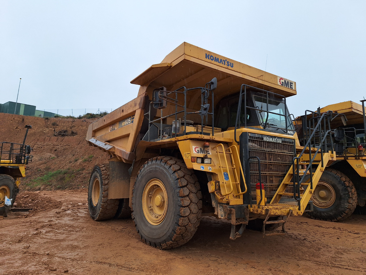 KOMATSU HD605-7EO - Kastiga kallur/ Kiviveoauto: pilt 1 KOMATSU HD605-7EO - Kastiga kallur/ Kiviveoauto: pilt 1