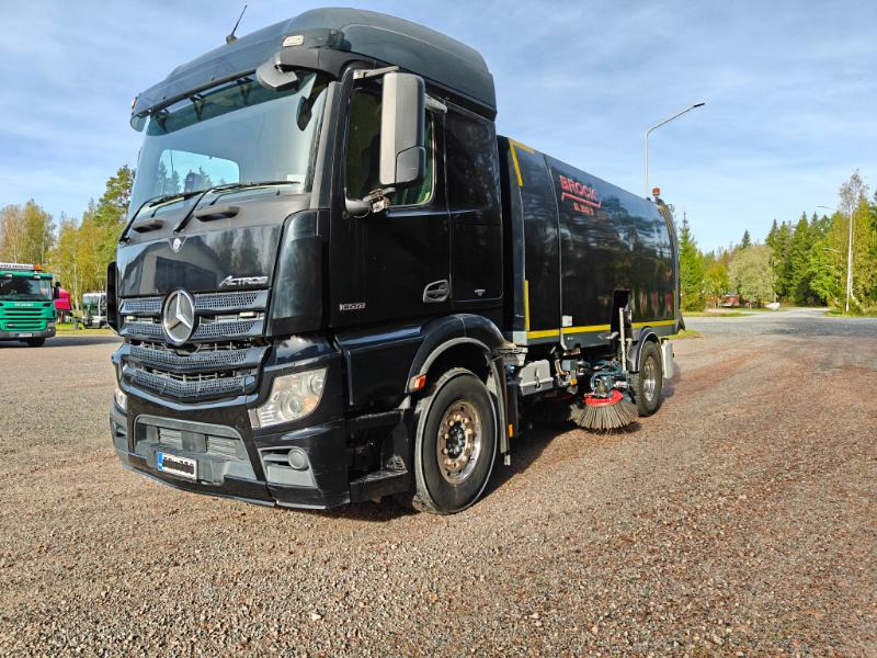 Brock SL280/2 MB Actros 1833 - Tänavapühkimismasin: pilt 2 Brock SL280/2 MB Actros 1833 - Tänavapühkimismasin: pilt 2