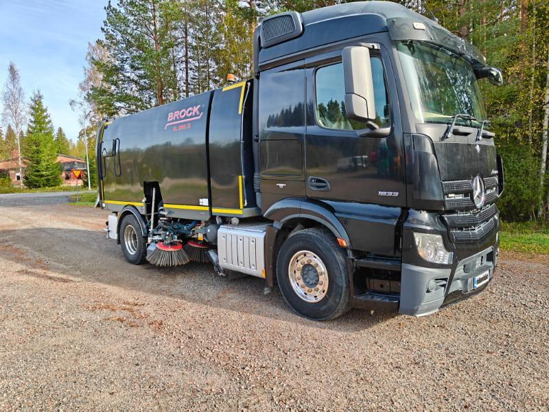 Brock SL280/2 MB Actros 1833 - Tänavapühkimismasin: pilt 1 Brock SL280/2 MB Actros 1833 - Tänavapühkimismasin: pilt 1