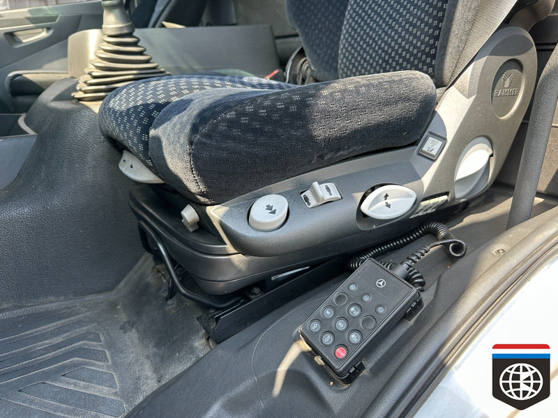 Tent veoauto Mercedes-Benz AXOR 1833 TAIL LIFT - MANUAL GEARBOX: pilt 9
