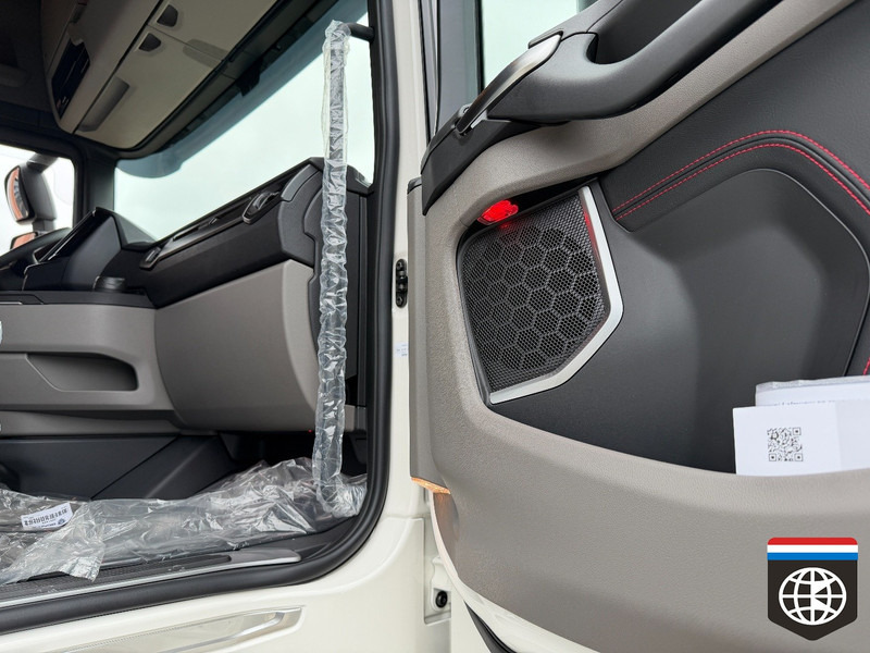 Scania 590 S 6X2/4 - Full air - Retarder PTO - SLIDE fifth wheel - King of the Road - Sadulveok: pilt 4 Scania 590 S 6X2/4 - Full air - Retarder PTO - SLIDE fifth wheel - King of the Road - Sadulveok: pilt 4